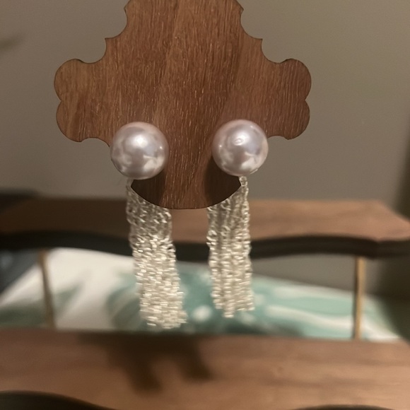 Glistening Vintage Gray Pearl Tassel Earrings - Picture 3 of 7